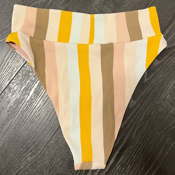 Aerie Swimsuit (Medium Bottoms Large Top) - Picture 5 of 5
